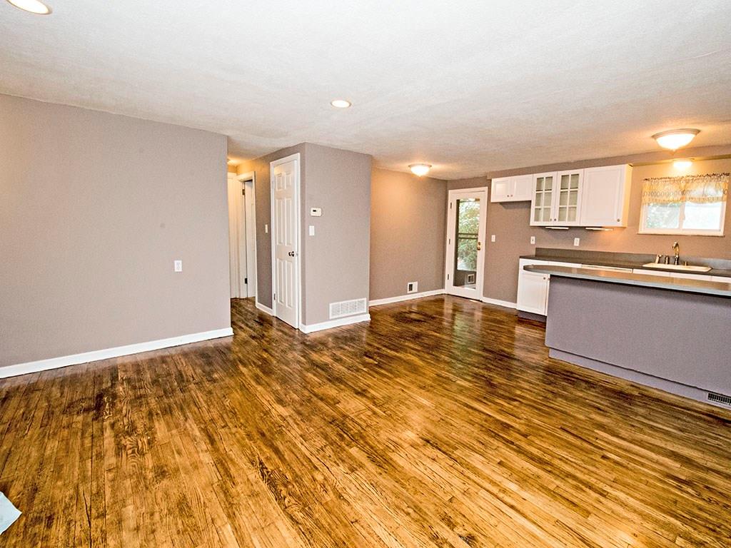 39 McMichael Road Carnegie, PA 15106 - Photo 7 of 17 Gallery Image 7