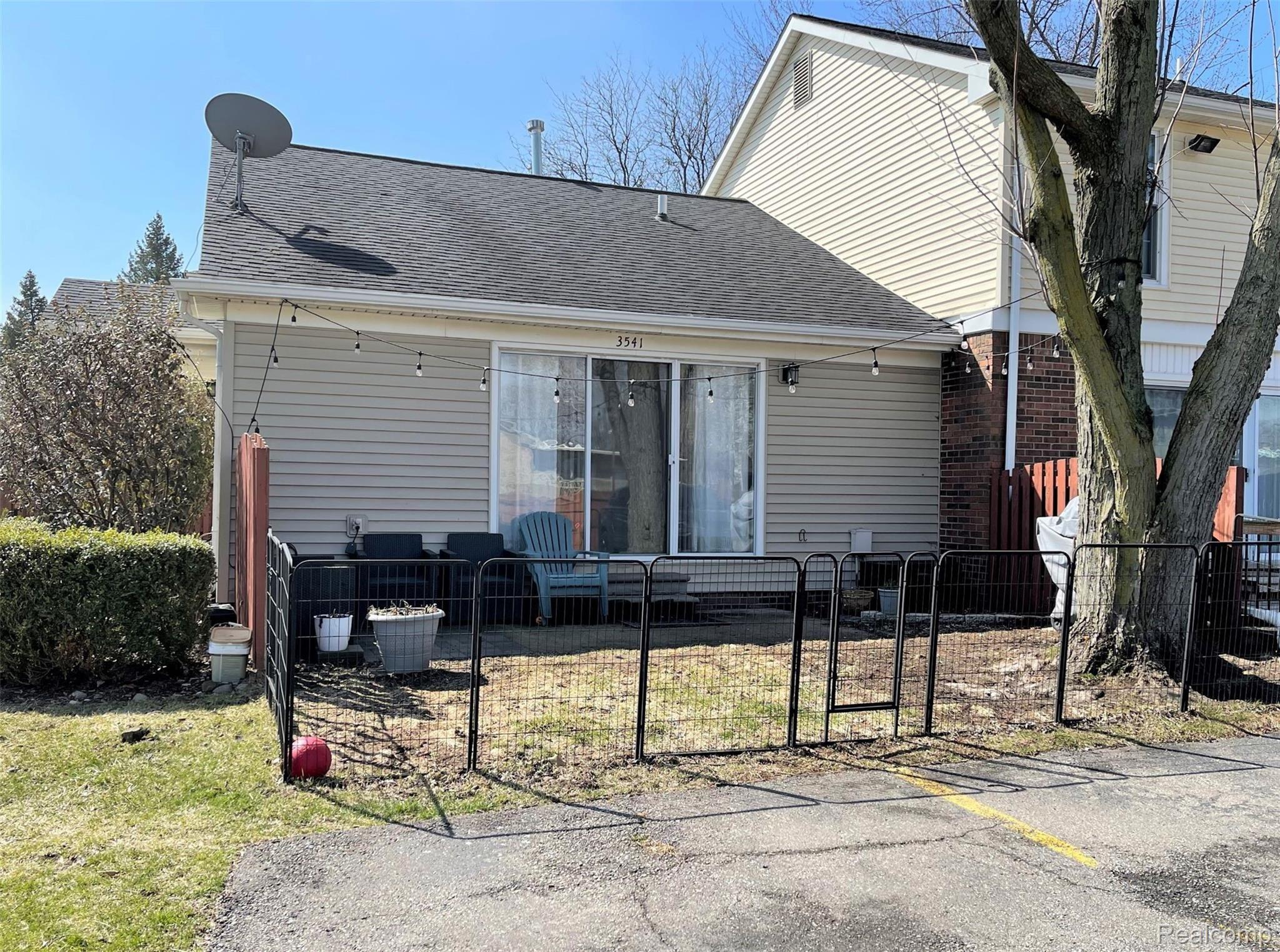 3541 Crooks Road Royal Oak, MI 48073 - Photo 3 of 21 crooks side yard.jpg