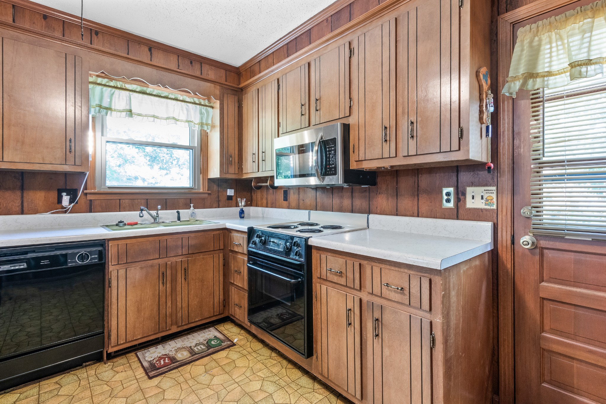 560 Bryan Road Clarksville, TN 37043 - Photo 7 of 19 a kitchen with stainless steel appliances granite countertop a sink stove and cabinets