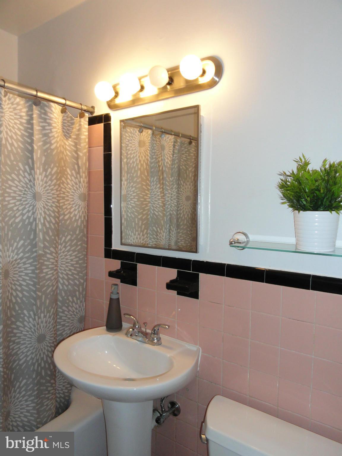 3901 Tunlaw Road Northwest, Unit 701 Washington, DC 20007 - Photo 15 of 29 Full Bath