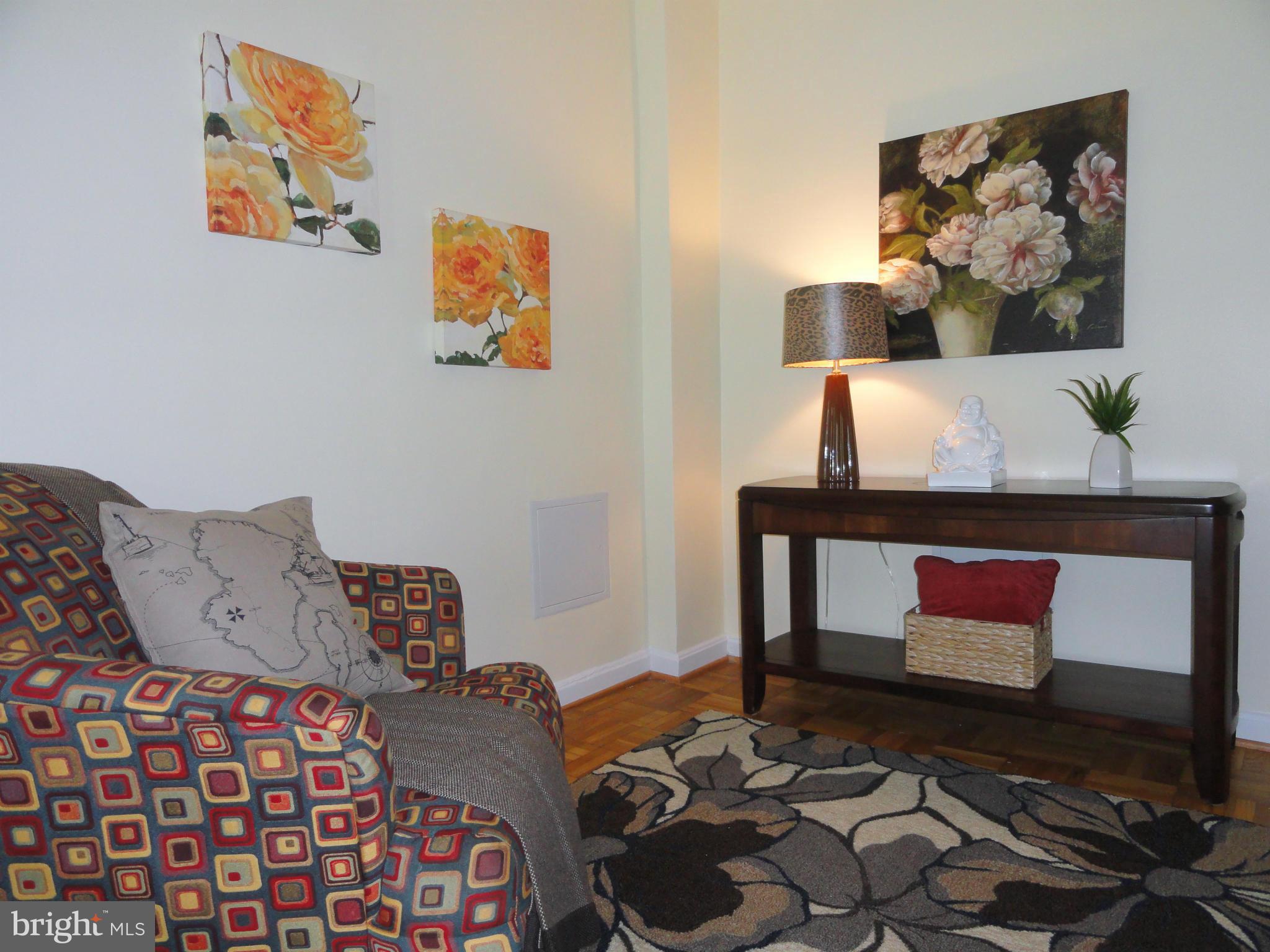 3901 Tunlaw Road Northwest, Unit 701 Washington, DC 20007 - Photo 3 of 29 Excellent Reading Corner Nook!