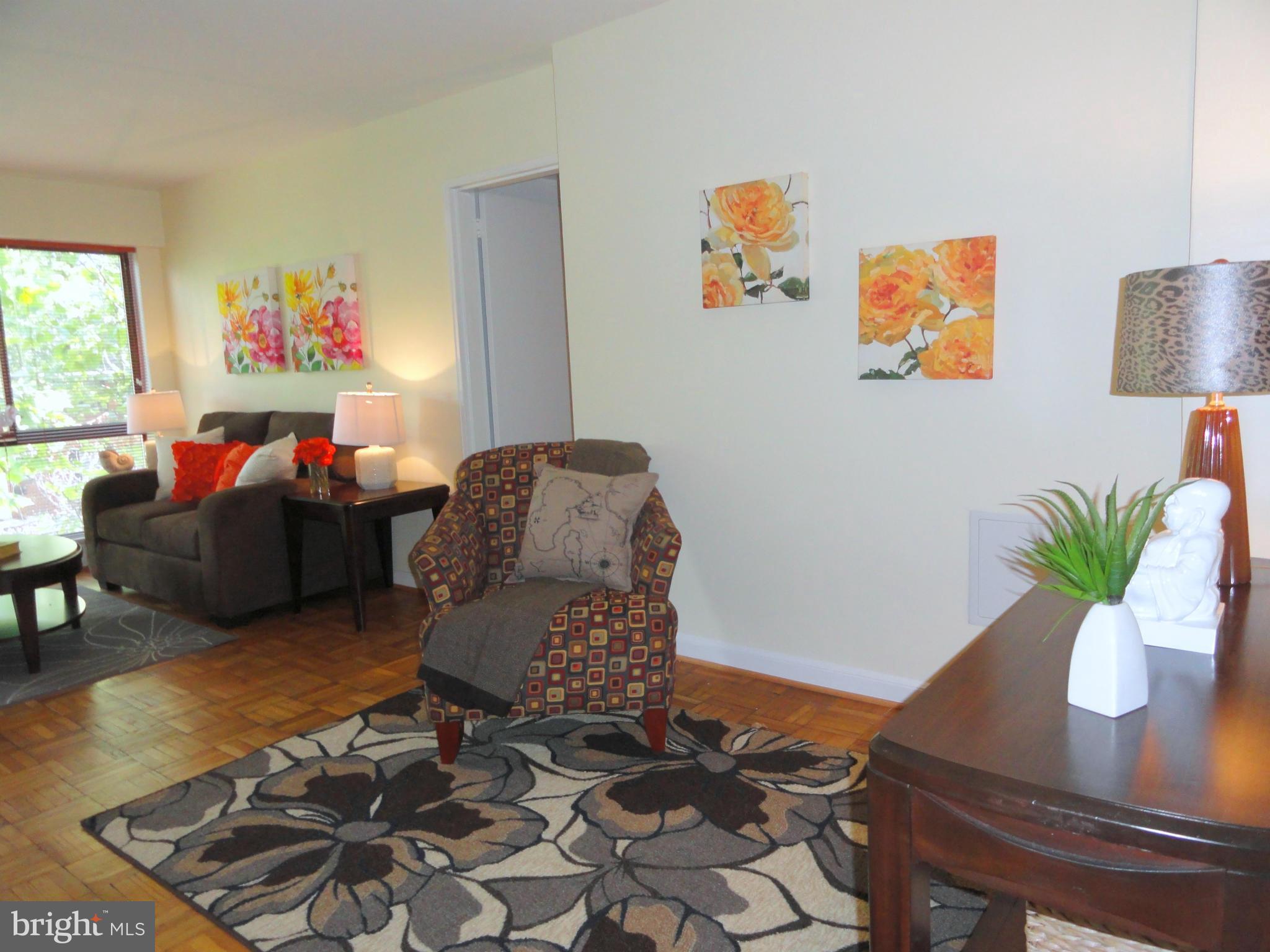 3901 Tunlaw Road Northwest, Unit 701 Washington, DC 20007 - Photo 5 of 29 Large Living Area