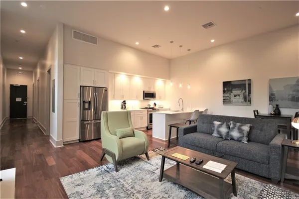 $2,600 | 820 Union Street, Unit 203, New Orleans, LA 70112