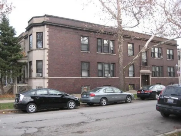 $3,000 | 1257 West Newport Avenue, Unit 2F, Chicago, IL 60657