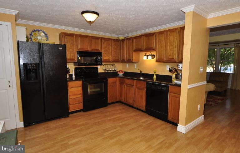 1652 Barnstead Drive Reston, VA 20194 - Photo 13 of 28 Kitchen