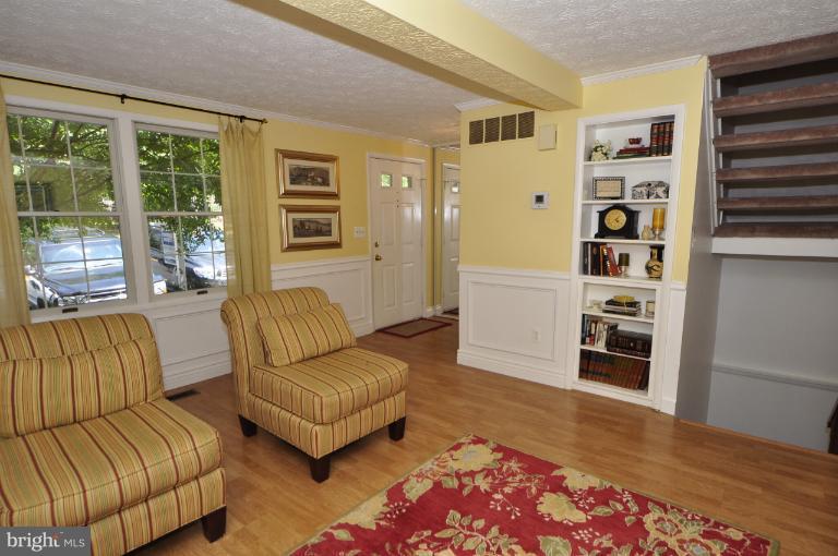 1652 Barnstead Drive Reston, VA 20194 - Photo 17 of 28 Living Room