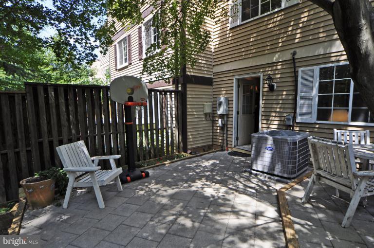 1652 Barnstead Drive Reston, VA 20194 - Photo 20 of 28 Exterior (Rear)