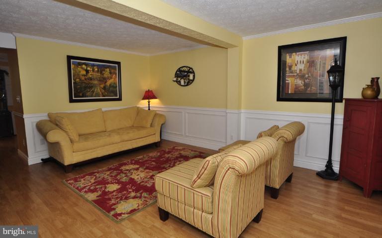 1652 Barnstead Drive Reston, VA 20194 - Photo 21 of 28 Living Room