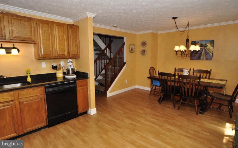 1652 Barnstead Drive Reston, VA 20194 - Photo 23 of 28 Kitchen