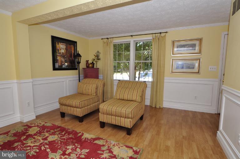 1652 Barnstead Drive Reston, VA 20194 - Photo 27 of 28 Living Room