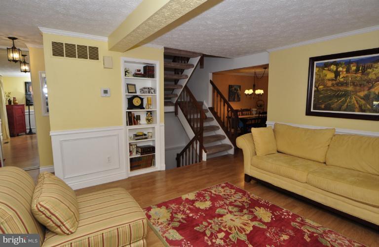 1652 Barnstead Drive Reston, VA 20194 - Photo 5 of 28 Living Room
