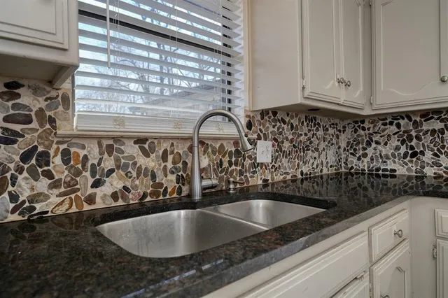 a close view of sink and tap