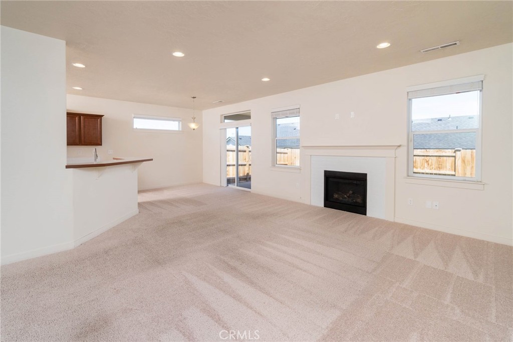 3667 Southwest Pumice Stone Avenue Redmond, OR 97756 - Photo 7 of 13