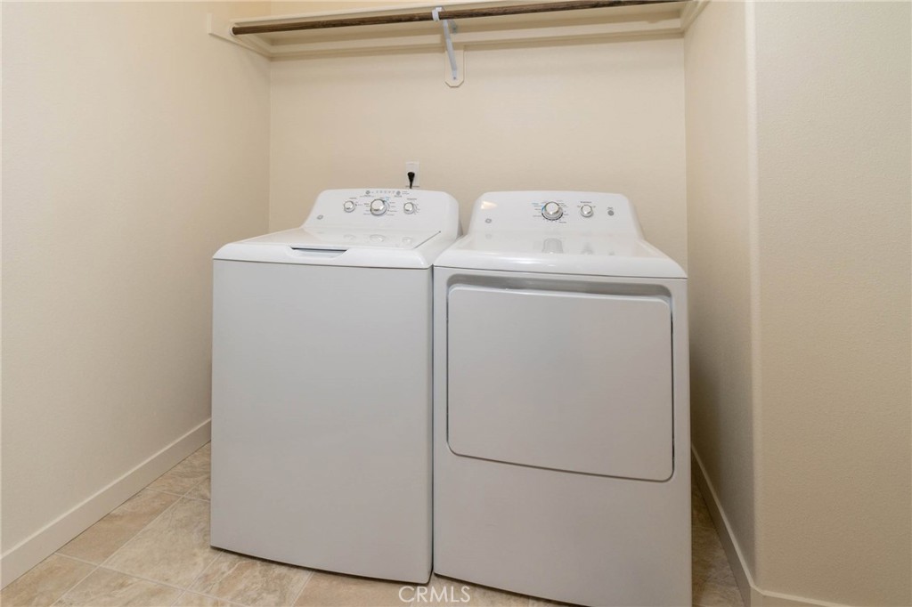3667 Southwest Pumice Stone Avenue Redmond, OR 97756 - Photo 8 of 13 a utility room with dryer and washer