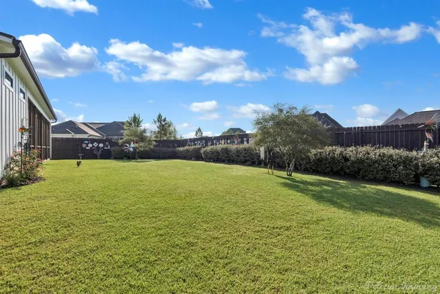 a view of a garden with a apartment
