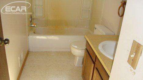 2302 Gibson Road Grand Blanc, MI 48439 - Photo 10 of 13 20459892-9.JPG