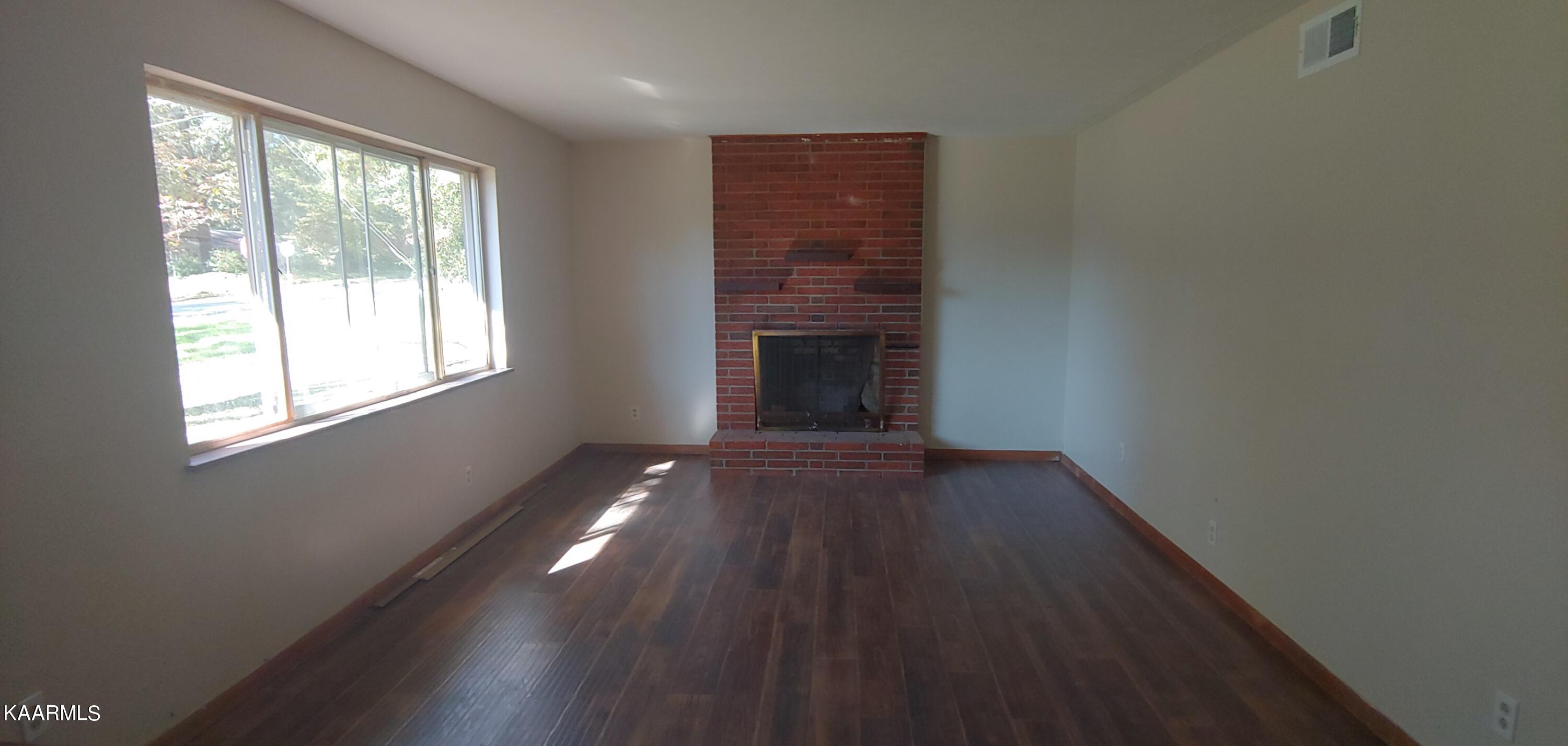 126 Miramar Circle Oak Ridge, TN 37830 - Photo 5 of 21 1019211143_HDR