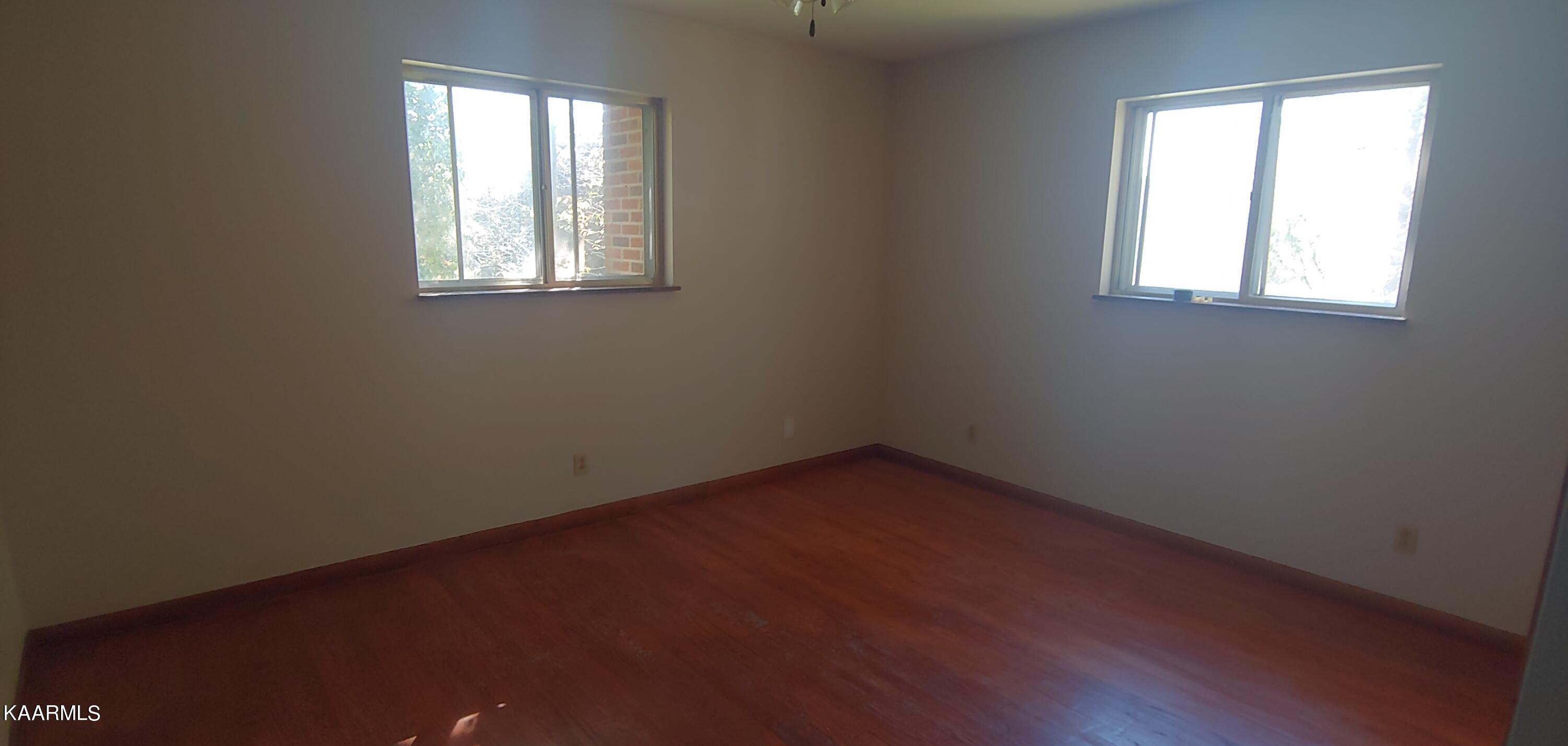 126 Miramar Circle Oak Ridge, TN 37830 - Photo 8 of 21 1019211147a_HDR