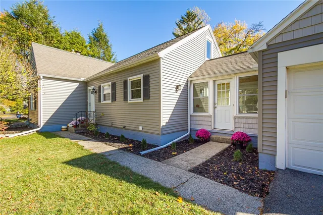 $285,000 | 24 Briar Lane, Irondequoit, NY 14622