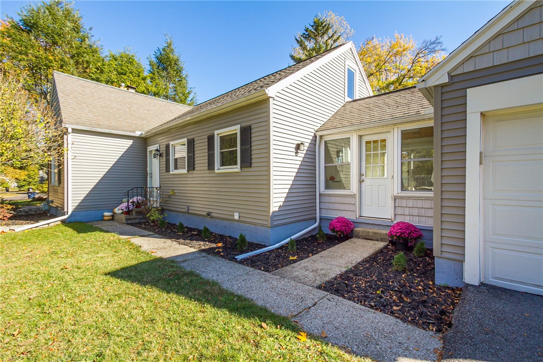 24 Briar Lane Irondequoit, NY 14622 - Photo 3 of 34