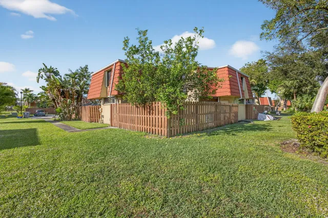 $2,600 | 8164 Thames Boulevard, Unit C, Boca Raton, FL 33433