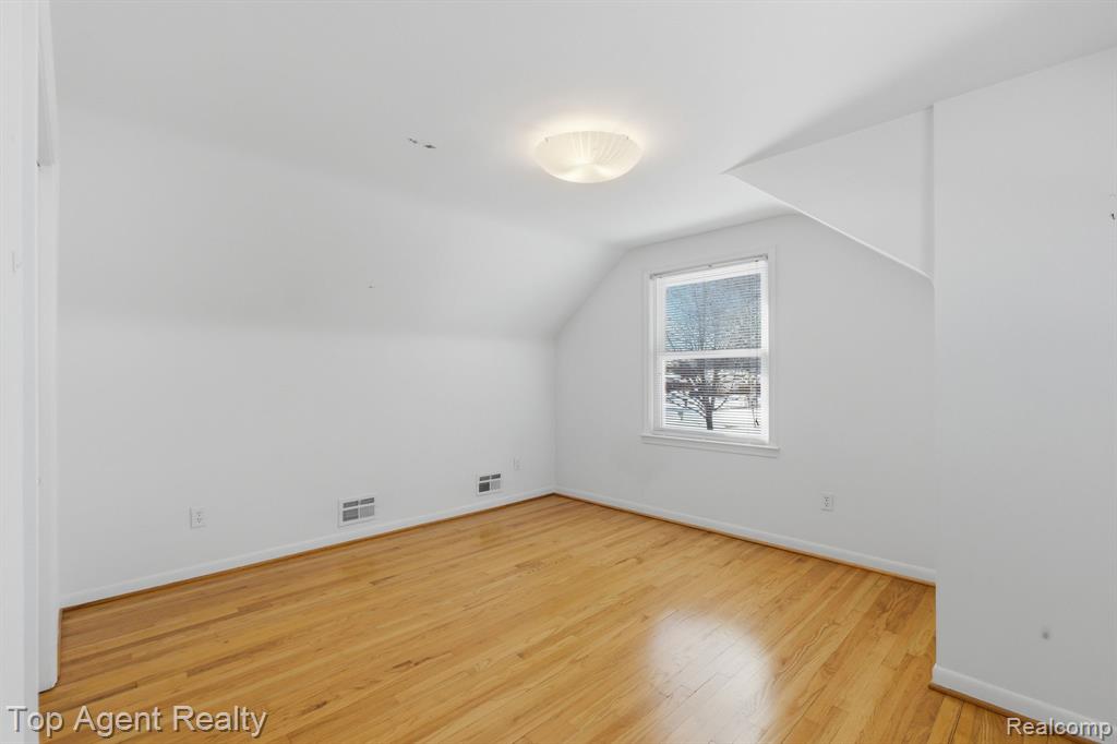 32306 Baintree Road Farmington Hills, MI 48334 - Photo 17 of 42