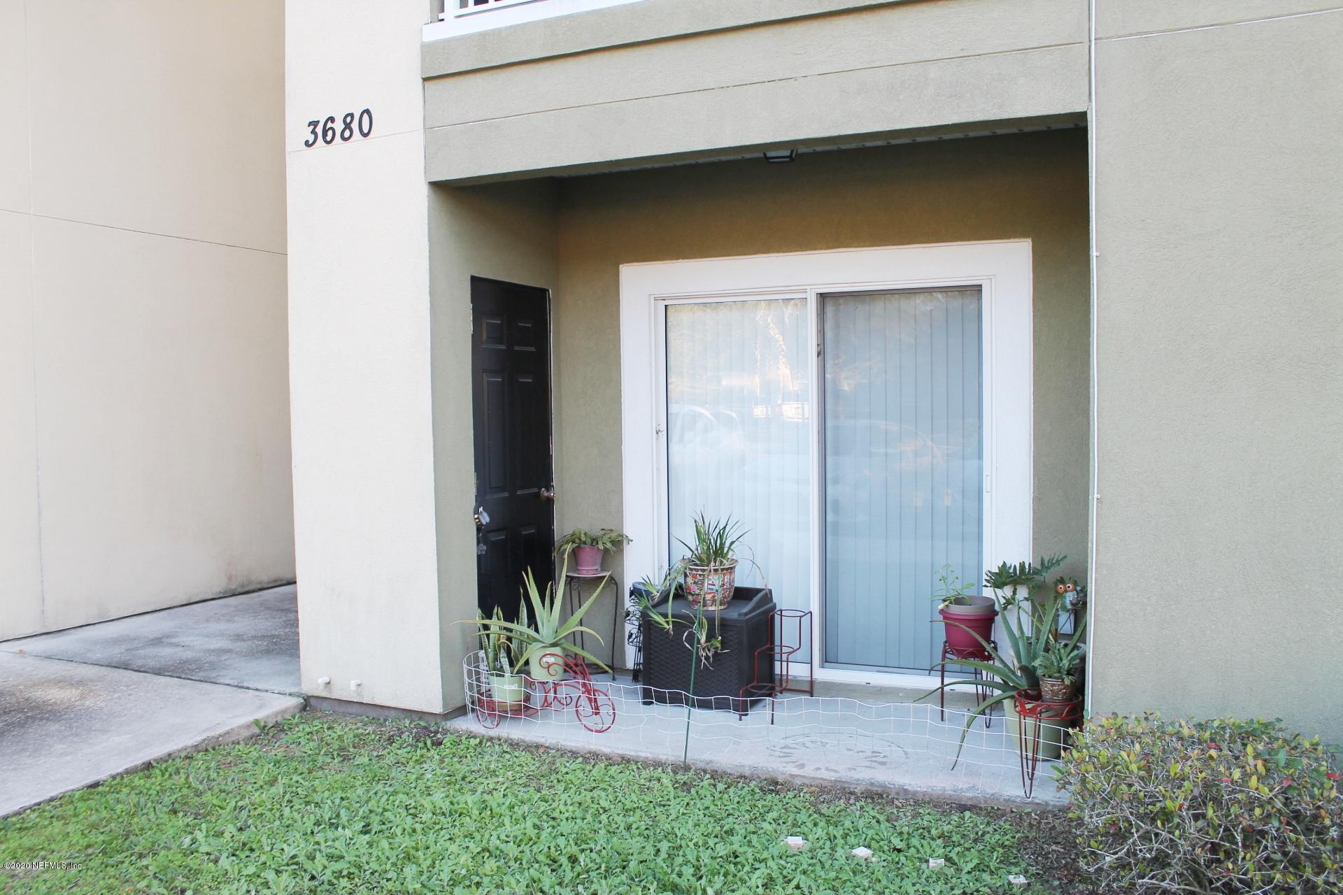 3680 Kirkpatrick Circle, Unit 3 Jacksonville, FL 32210 - Photo 4 of 29 a view of a backyard of the house