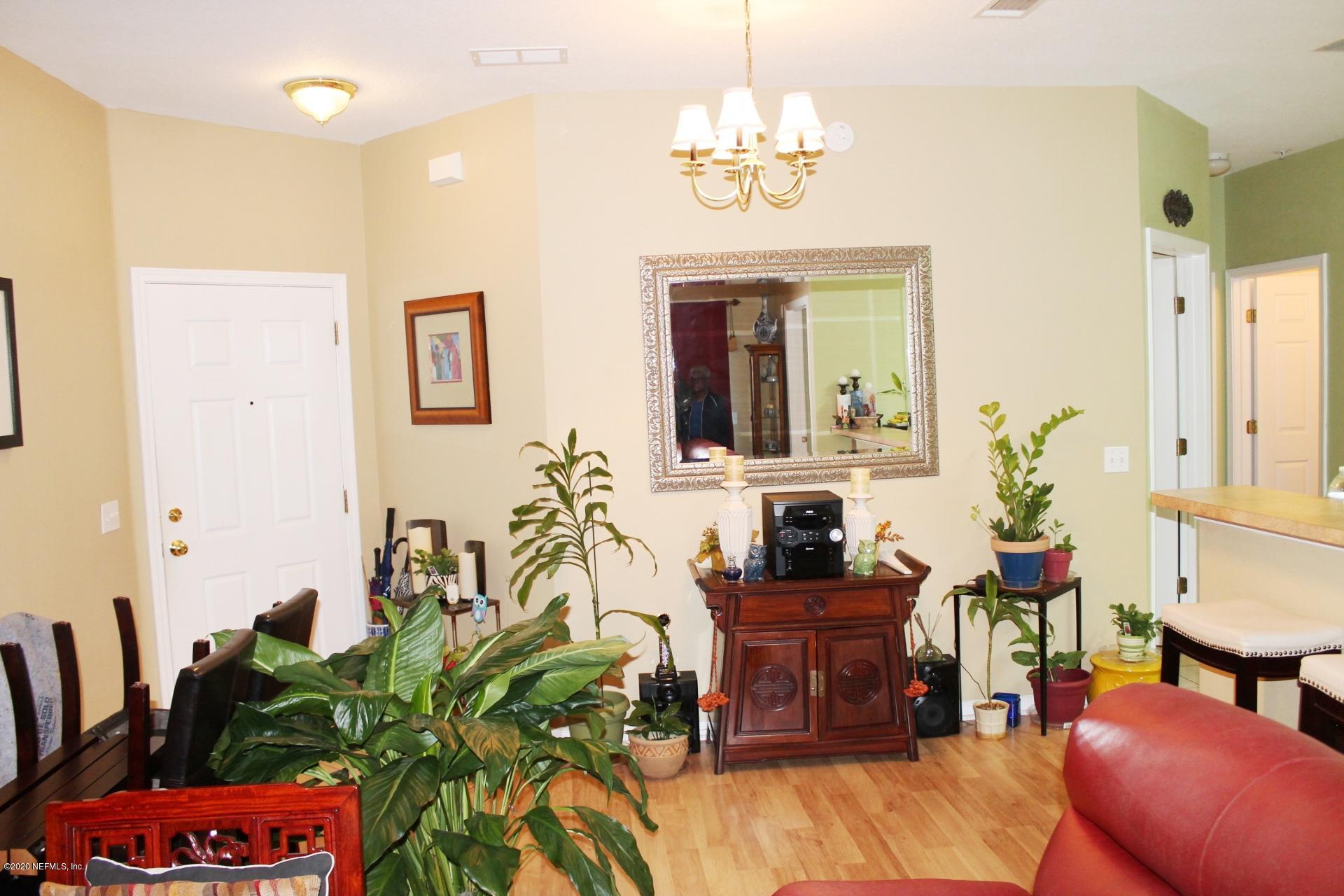 3680 Kirkpatrick Circle, Unit 3 Jacksonville, FL 32210 - Photo 5 of 29 a living room with furniture