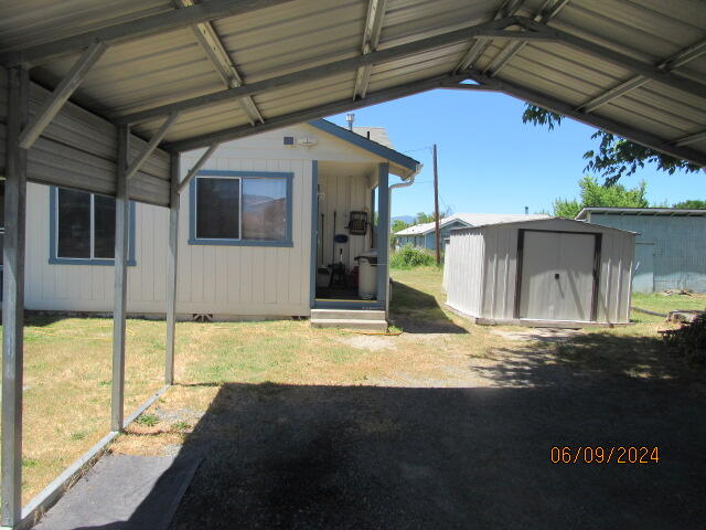 1678 Dowell Road Grants Pass, OR 97527 - Photo 4 of 22 Carport and porch and sheds