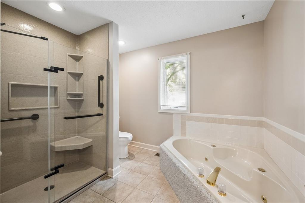 1025 Southeast Bridgehampton Way Lee's Summit, MO 64081 - Photo 17 of 35
