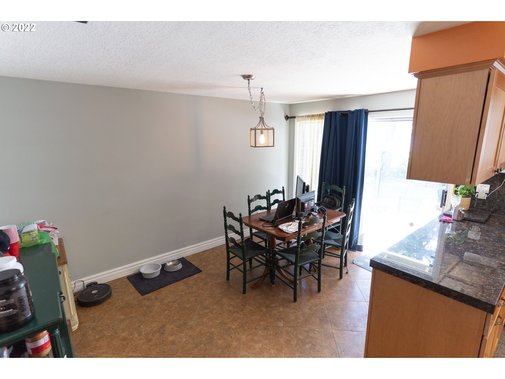 39400 Idleman Street Sandy, OR 97055 - Photo 4 of 15 a dining room with furniture and window