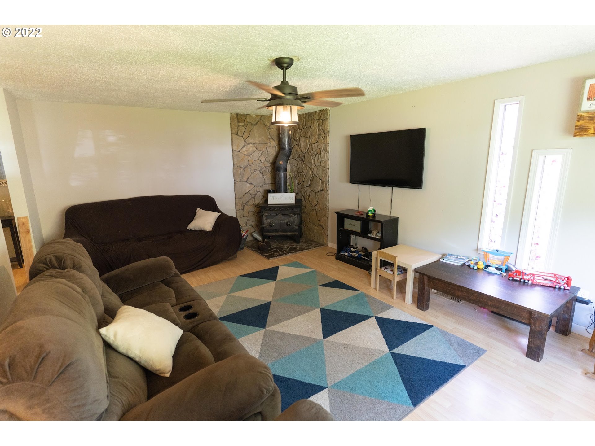 39400 Idleman Street Sandy, OR 97055 - Photo 6 of 15 a living room with furniture and a flat screen tv