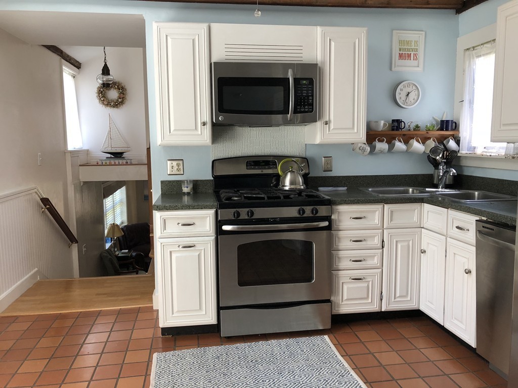 9 Friendly Street Fairhaven, MA 02719 - Photo 11 of 27