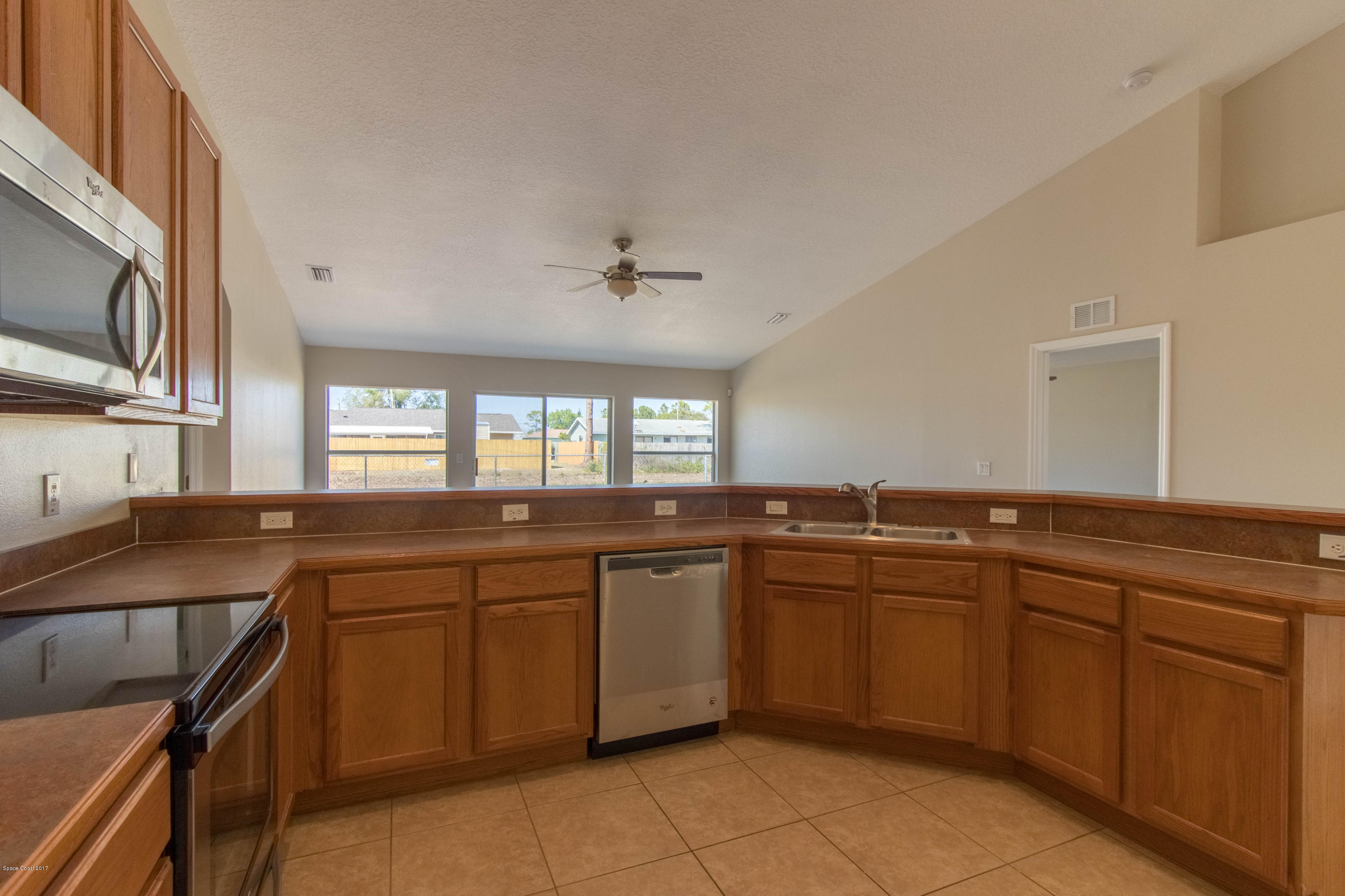 515 Nackman Road Northwest Palm Bay, FL 32907 - Photo 6 of 16 Kitchen 2