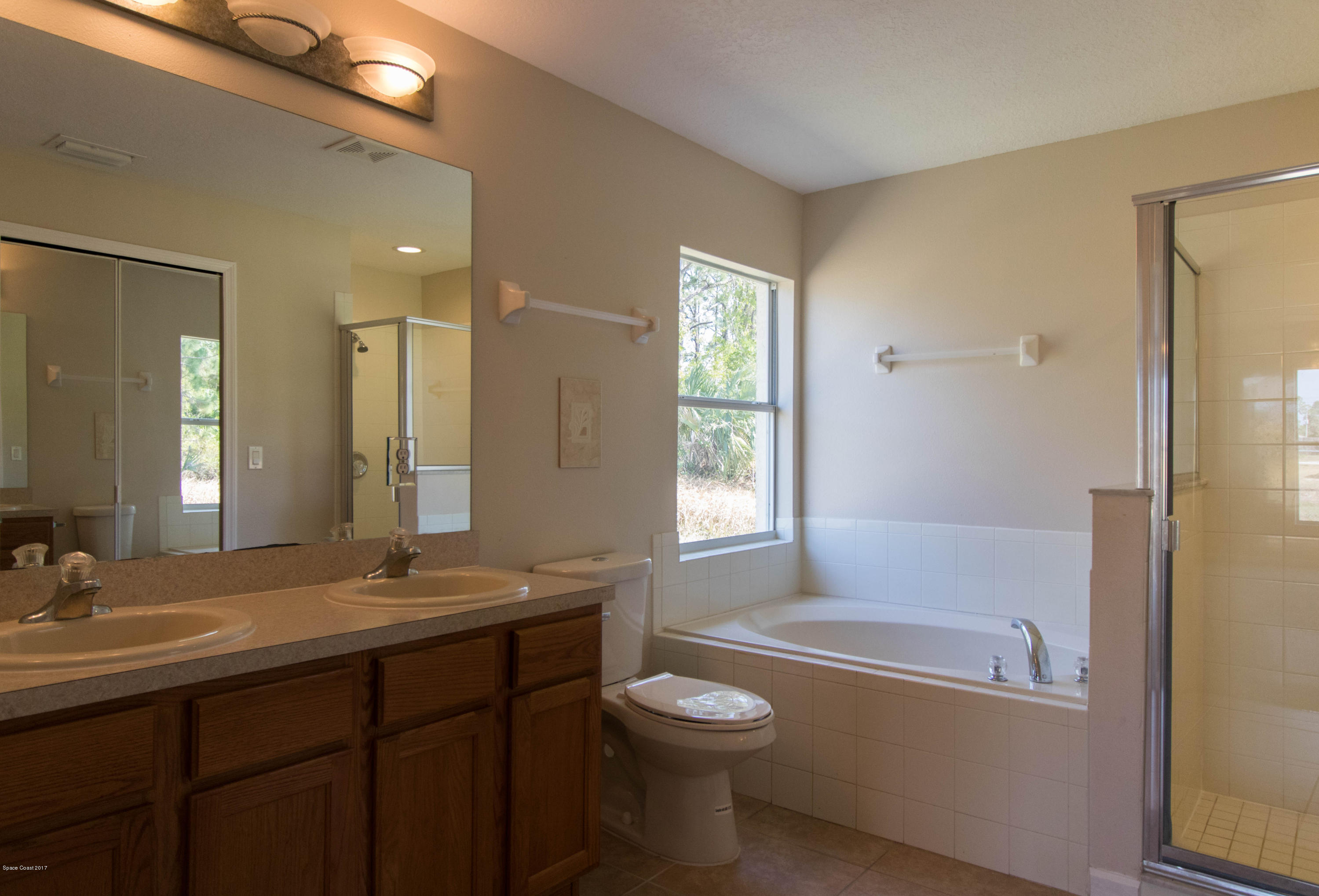 515 Nackman Road Northwest Palm Bay, FL 32907 - Photo 10 of 16 Master Bathroom