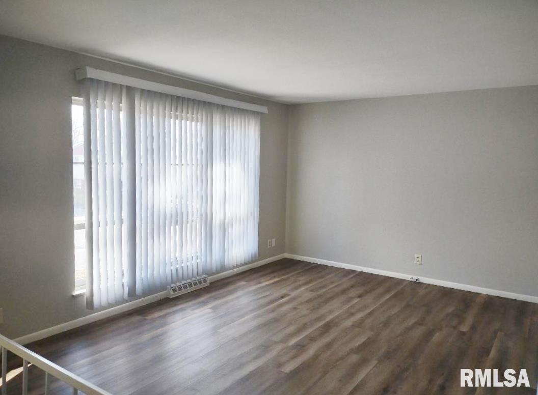 6337 North Randwick Road Peoria, IL 61615 - Photo 10 of 25 Gallery Image 10