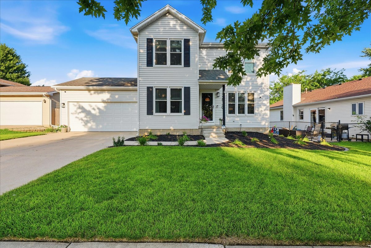 2830 Rocksbury Drive Bloomington, IL 61705 - Photo 1 of 37
