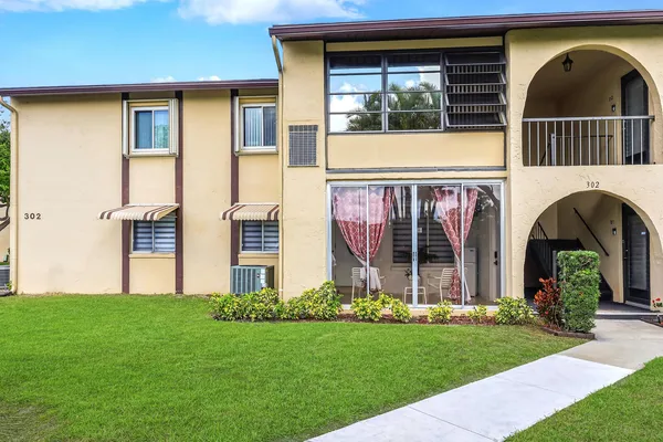 $139,000 | 302 Pine Ridge Circle, Unit A2, Greenacres, FL 33463