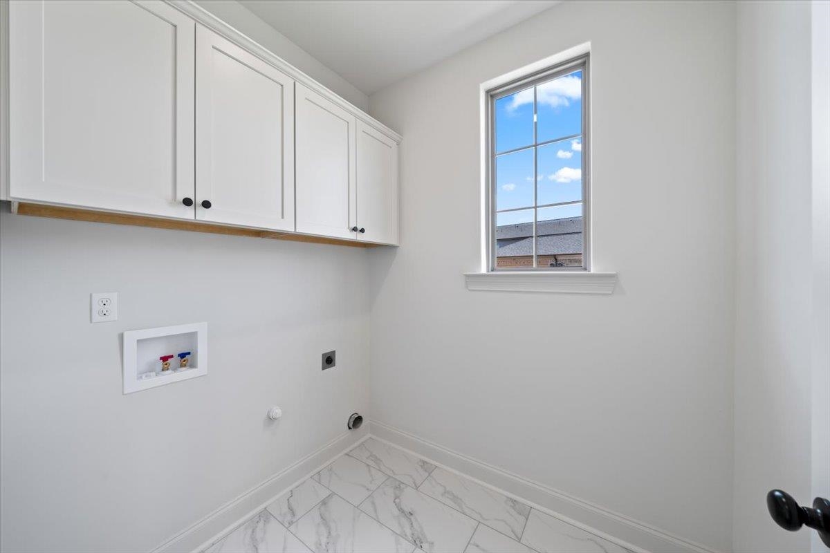 467 Armel Drive Collierville, TN 38017 - Photo 14 of 37 a view of room with window