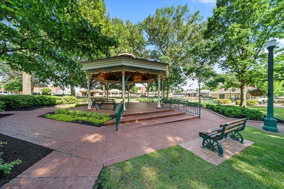 467 Armel Drive Collierville, TN 38017 - Photo 35 of 37 a garden view with a seating space