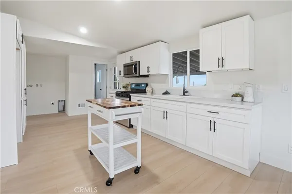 $329,990 | 3038 White Fox Trail, Phelan, CA 92371