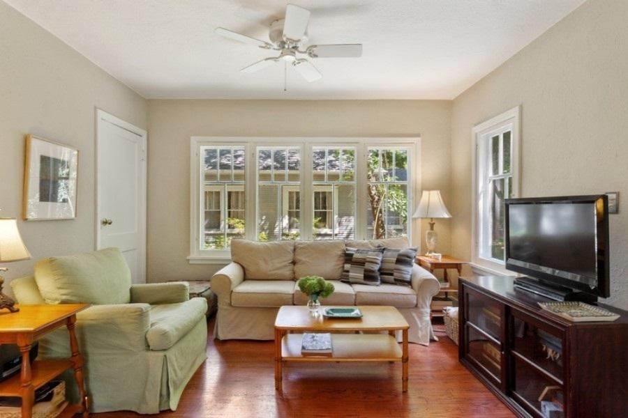 16298 3rd Street Union Pier, MI 49129 - Photo 3 of 37 Living Room
