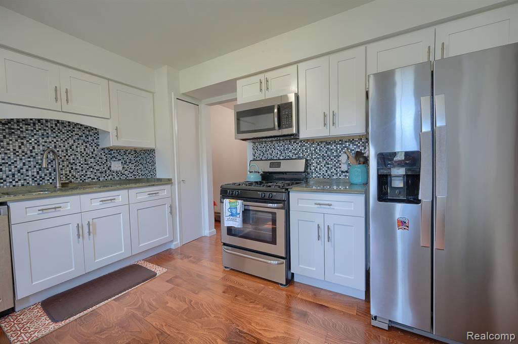 1370 Crescent Lane Rochester Hills, MI 48306 - Photo 8 of 25
