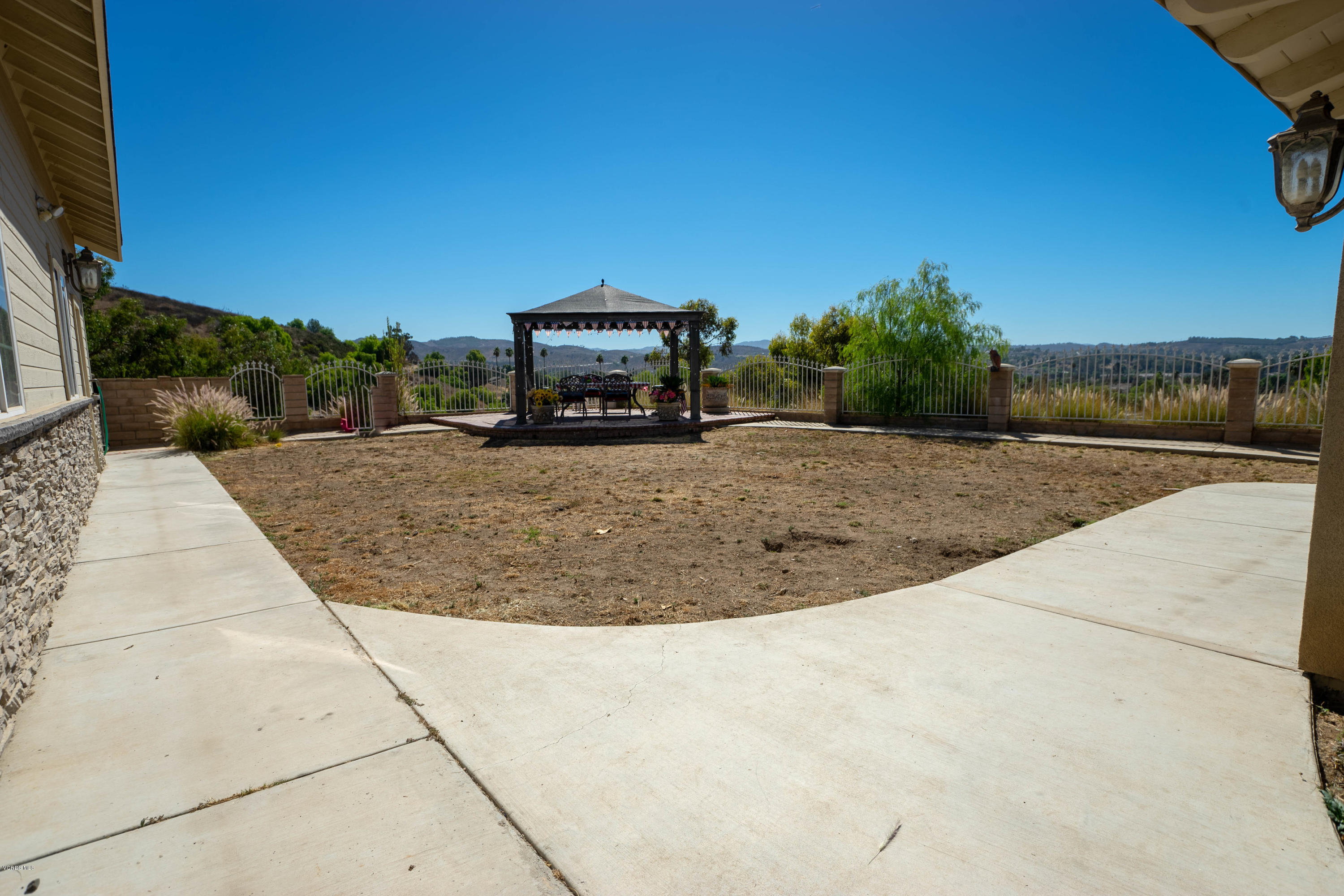 106 Wicks Road Moorpark, CA 93021 - Photo 18 of 32 Large View yard