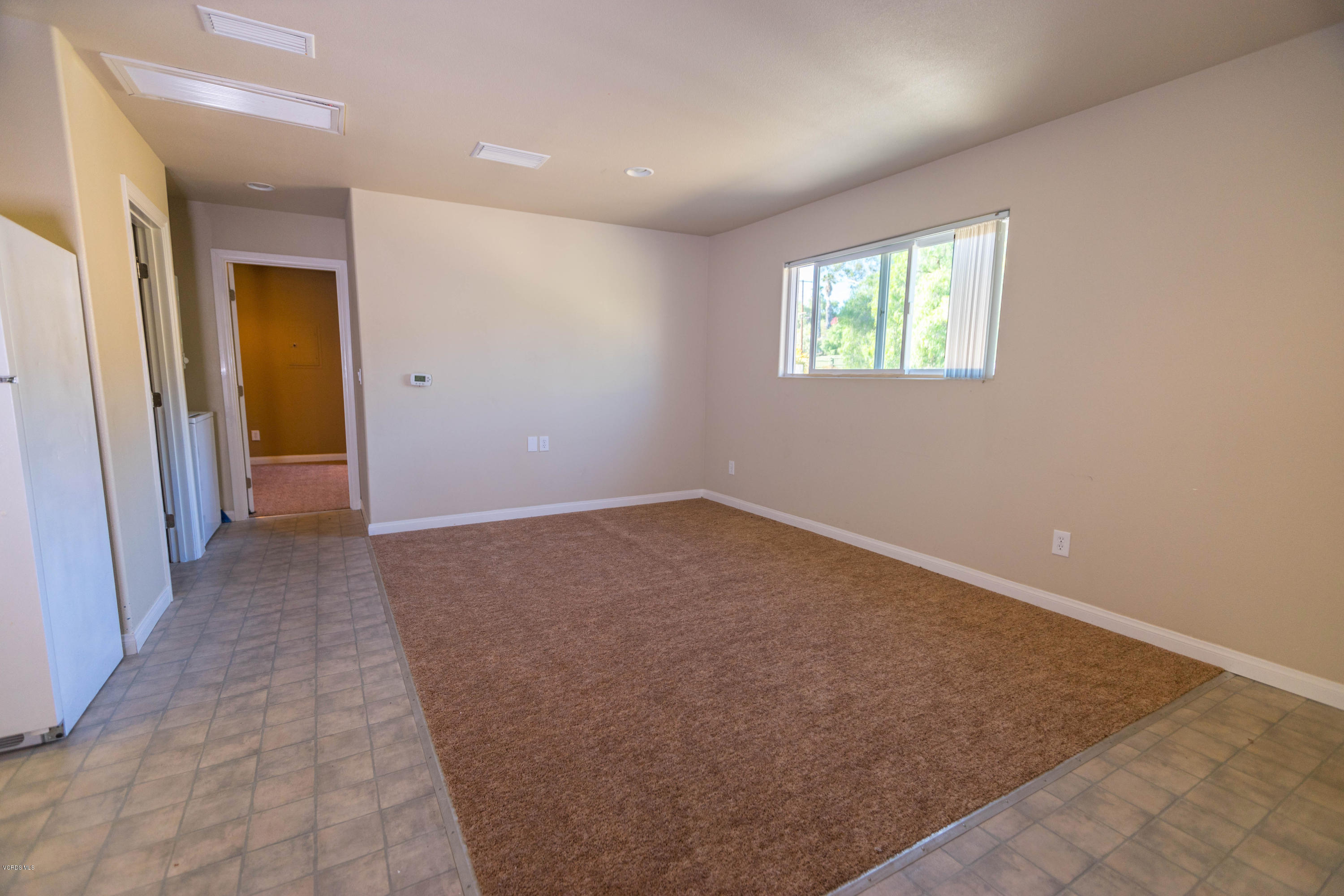 106 Wicks Road Moorpark, CA 93021 - Photo 29 of 32 apartment living room