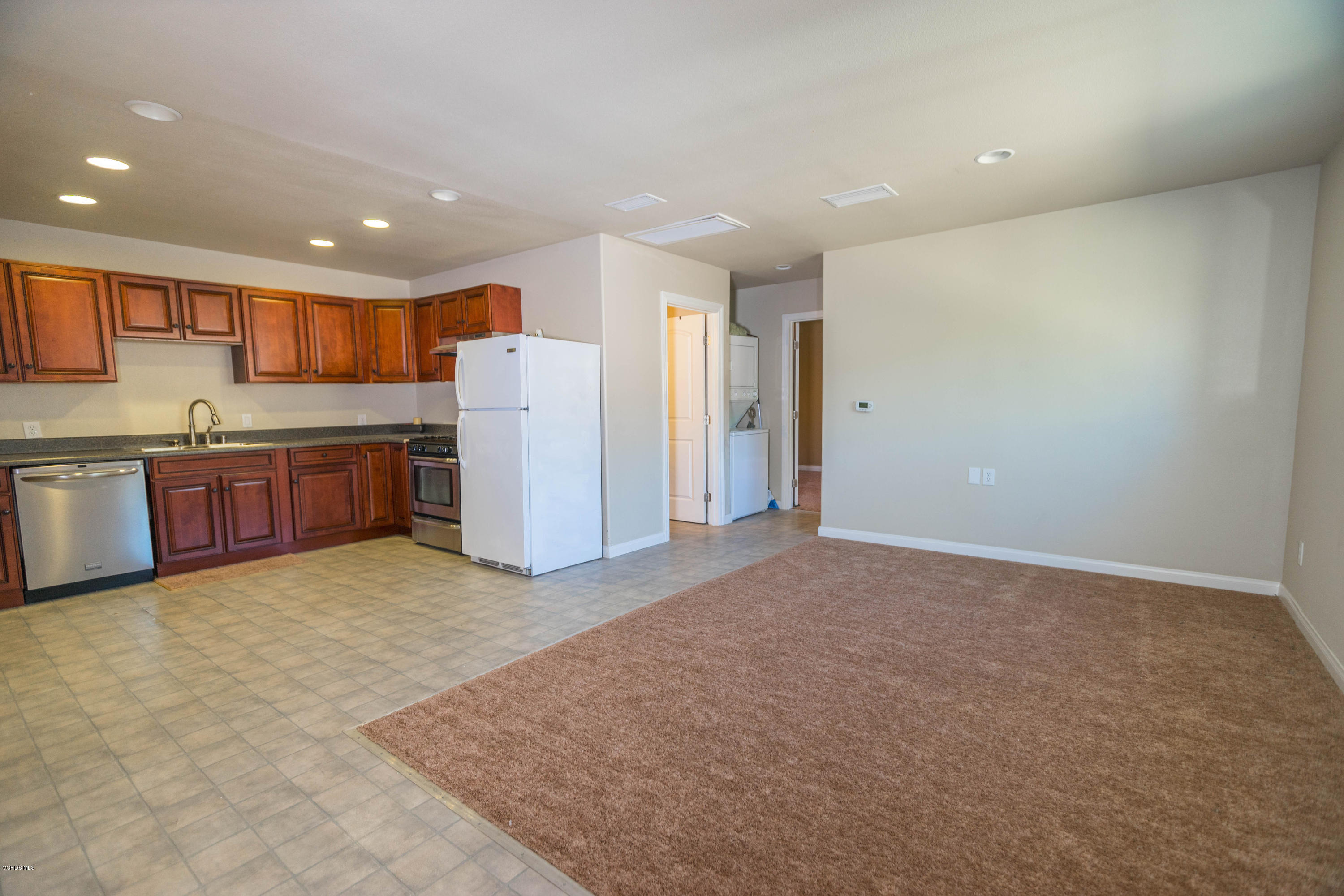 106 Wicks Road Moorpark, CA 93021 - Photo 30 of 32 apartment kitchen