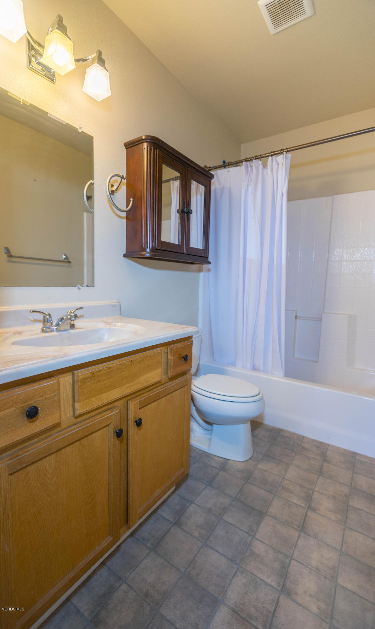 106 Wicks Road Moorpark, CA 93021 - Photo 31 of 32 aparment bath