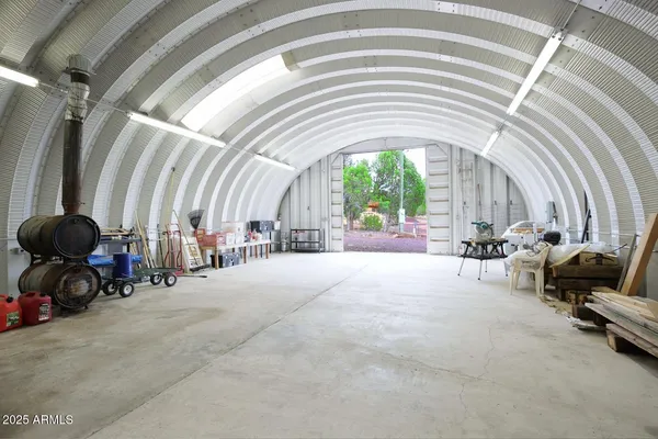 a view of livingroom with furniture