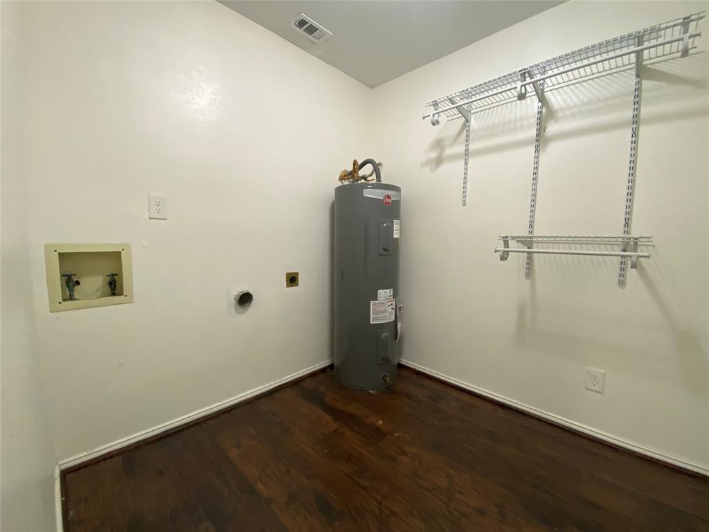 2018 Clark Trail Grand Prairie, TX 75052 - Photo 34 of 40 a view of a small space