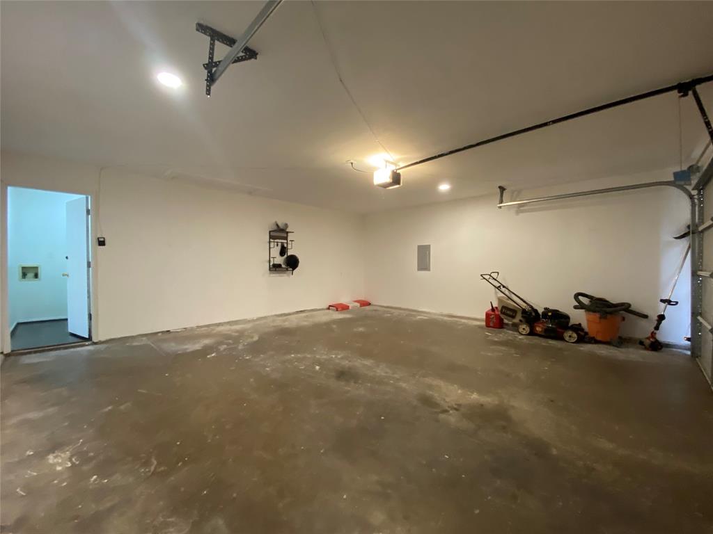 2018 Clark Trail Grand Prairie, TX 75052 - Photo 39 of 40 a view of a room with gym equipment